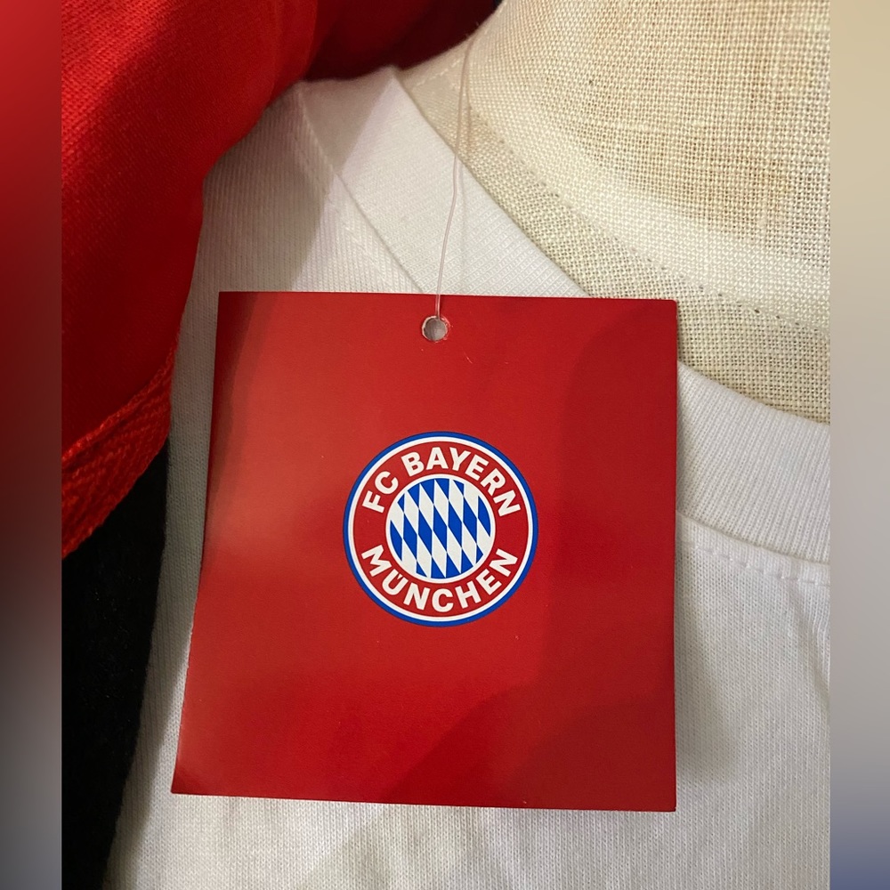 NWT FC Bayern Munchen Black Track Jacket - Size M - Picture 7 of 7